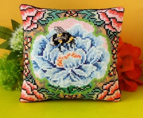 Bee on a Bloom cross stitch kit by Sheena Rogers Designs