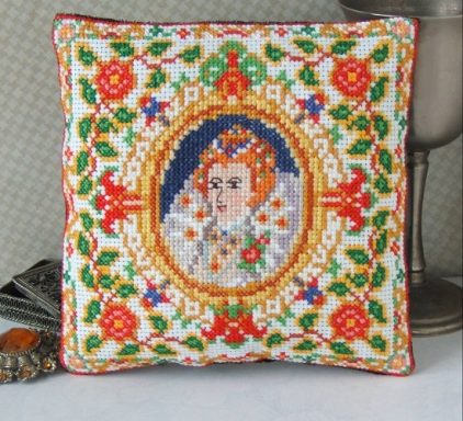 Elizabeth I Armada Jewel cross stitch kit featuring a portrait of the queen surrounded by Tudor Roses